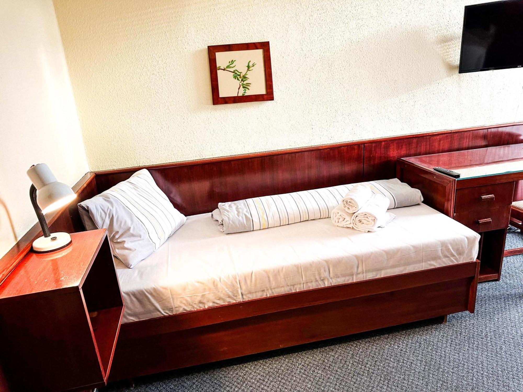 Reva Hotel ยันสแก ลาสเนีย ภายนอก รูปภาพ
